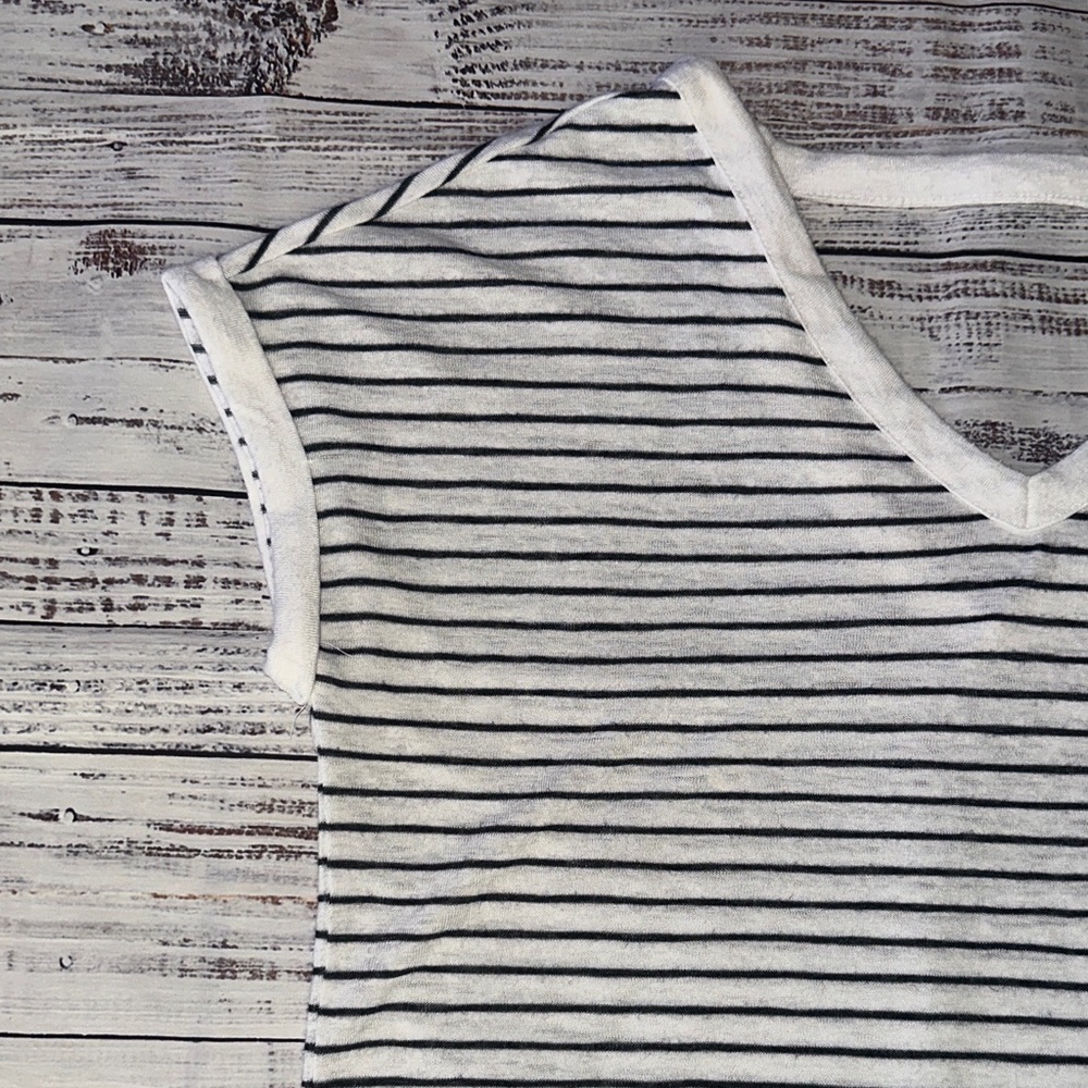 LOFT Black and White Striped V-Neck Top Sz. M - Picture 5 of 7